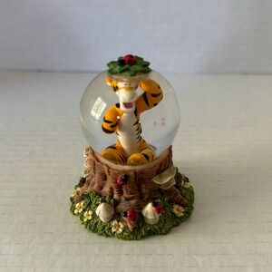 Disney Tigger Snow Globe Figurine Ladybugs Flowers Tree Stump Decor 3‎ inches